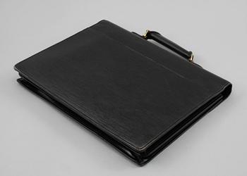 PORTFÖLJ, "Serviette conseiller ambassadeure Epi", Louis Vuitton.