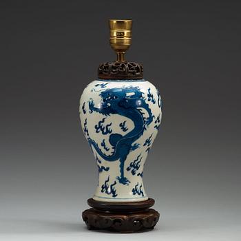A blue and white dragon vase, Qing dynasty, Kangxi (1662-1722).