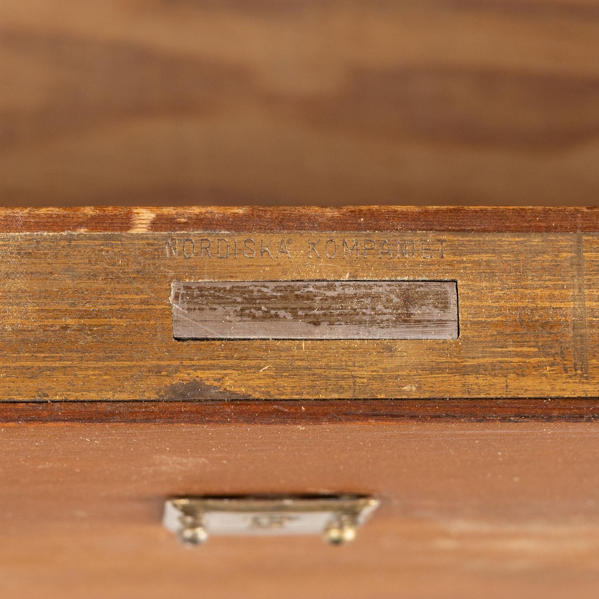 Byrå, Nordiska Kompaniet troligtvis, tidigt 1900-tal.