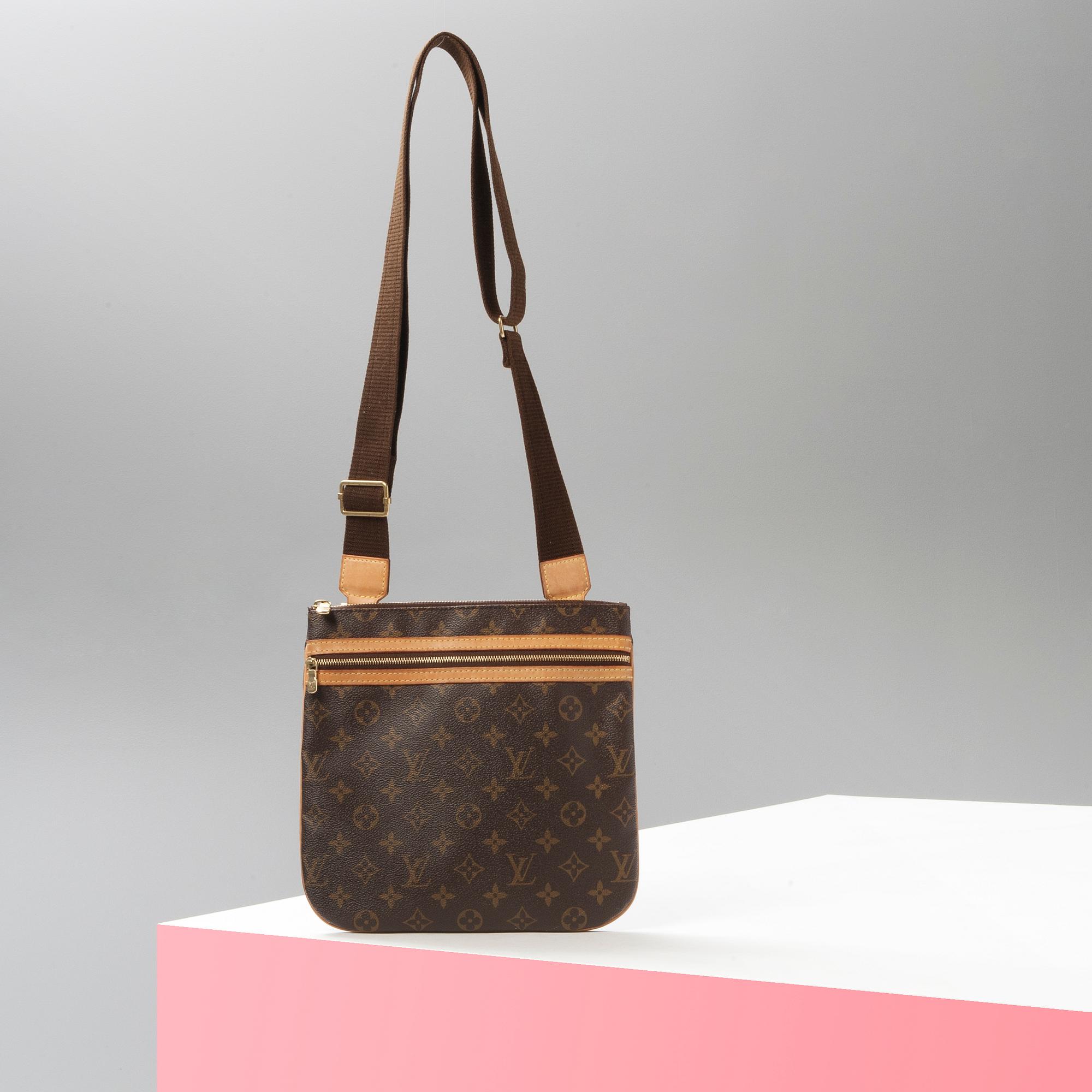 VÄSKA, Louis Vuitton, "Pochette Messenger Bag".