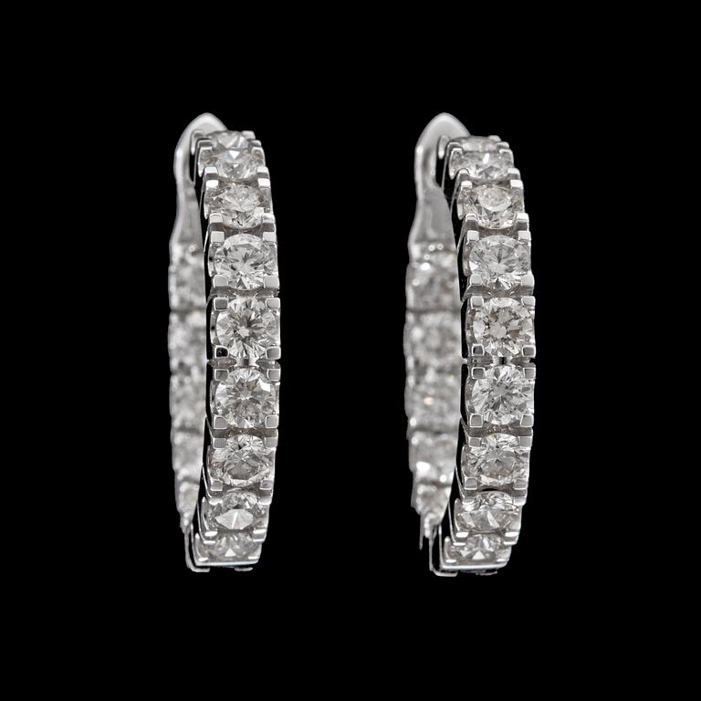 A pair of brilliant cut diamond earrings, tot. 2.24 cts.