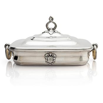 318. A Russian 19th century silver dish and cover, mark of Sasikov, assay master Andrei Kovalsky, Moscow 1848.