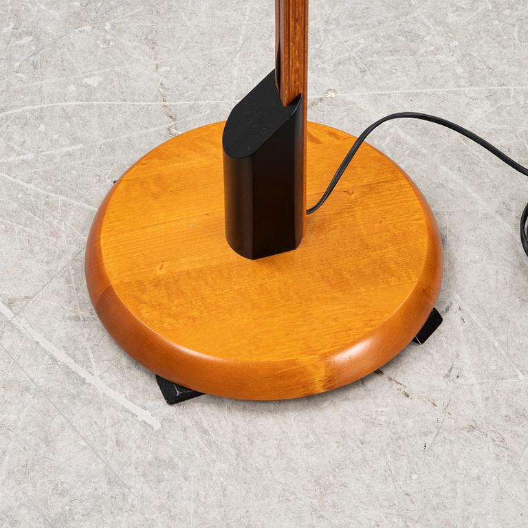 A floor lamp from Lamp Gutaf.