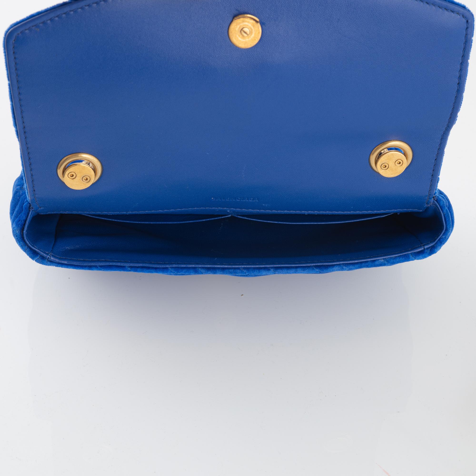 Balenciaga a BB chain blue velvet bag. Bukowskis