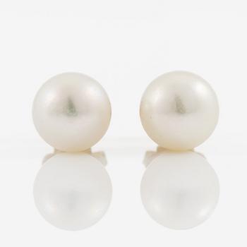 Earrings 18K gold with cultured saltwater pearls.