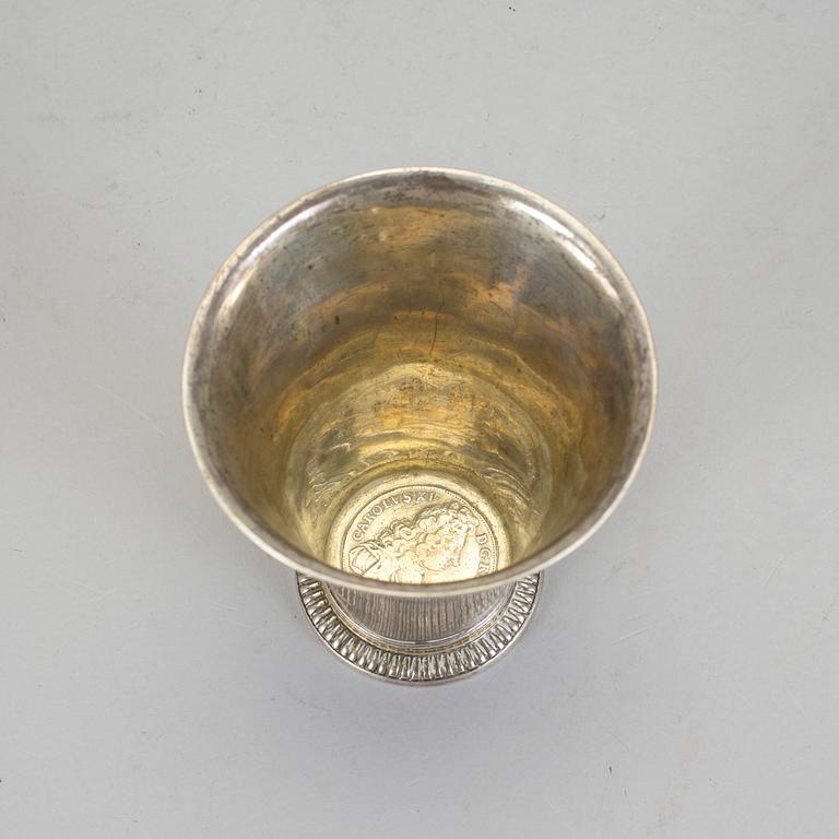 BÄGARE, silver, Nils Dahl, Linköping, 1755. Vikt 146 g.