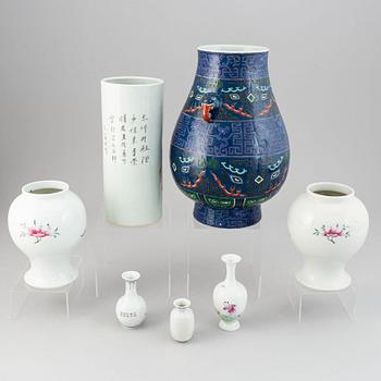 A set of 7 Chinese vases, 20th Century.