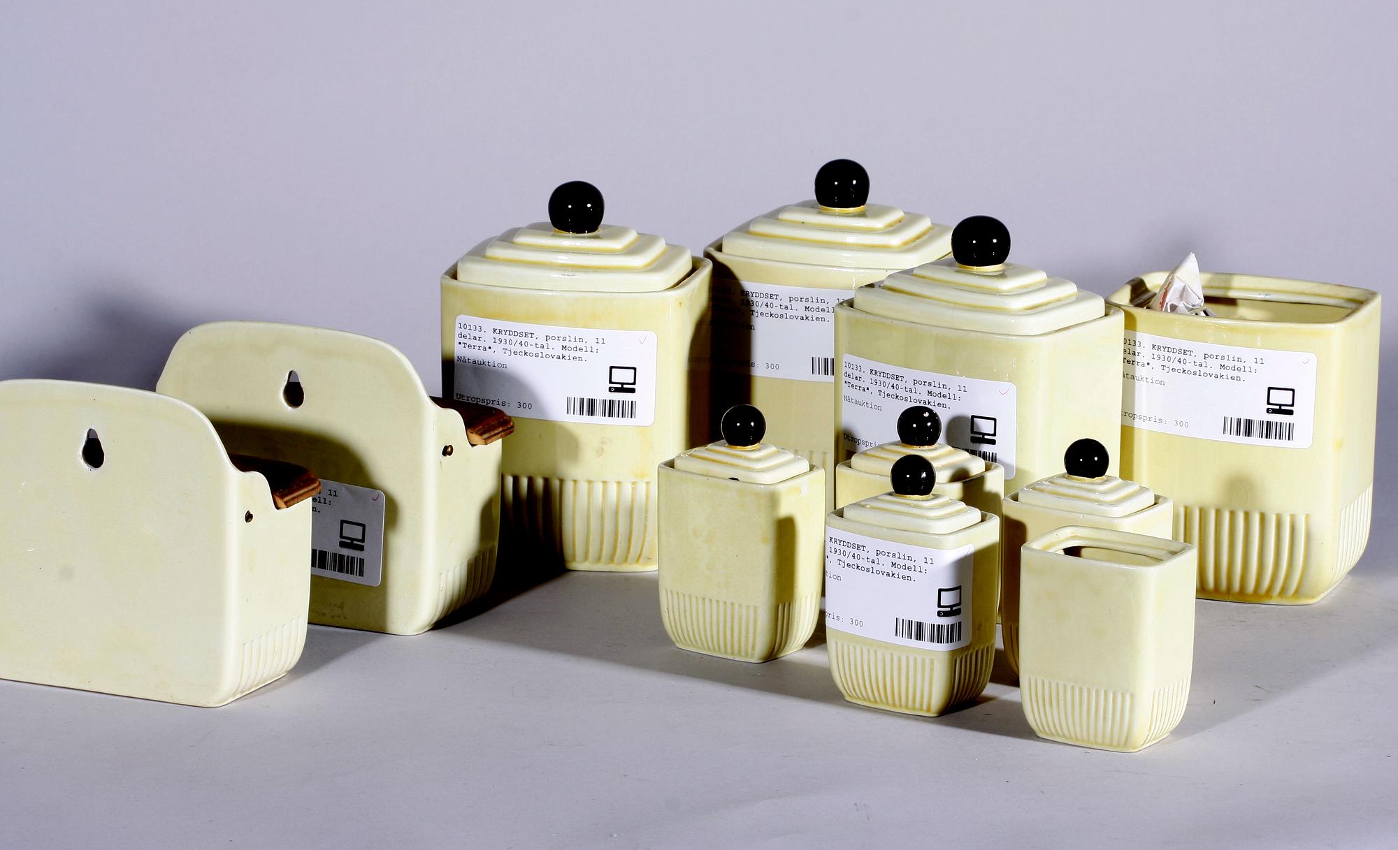 KRYDDSET, porslin, 11 delar. 1930/40-tal. Modell: "Terra", Tjeckoslovakien.