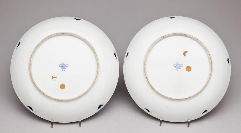 SKÅLFAT, ett par, porslin, Kina. Qing dynastin, 1800-tal.