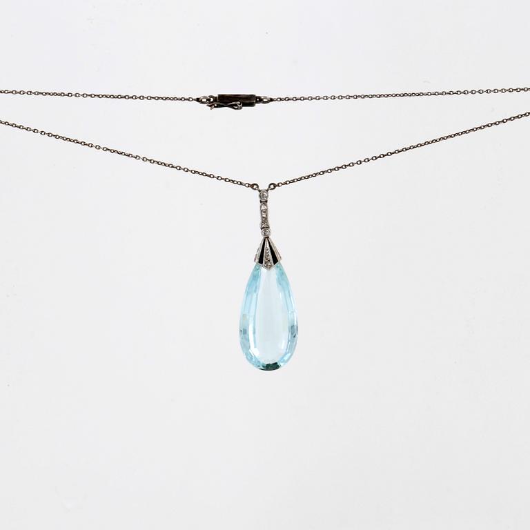 Aquamarine pendant on chain, low ct gold, 1 aquamarine height approx 2,5 cm, rose-cut diamonds and probably onyx.