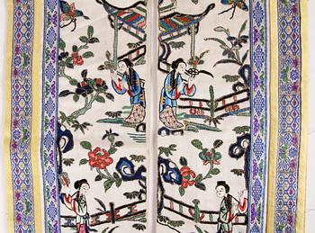 SIDENBRODERIER, två par, Kina, 1900-talets början.
