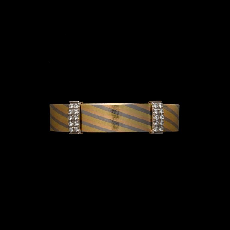 ELIS KAUPPI, BRACELET. 18K three-colour gold, total amount of diamonds 1.00 ct. Kupittaan Kulta 1989.