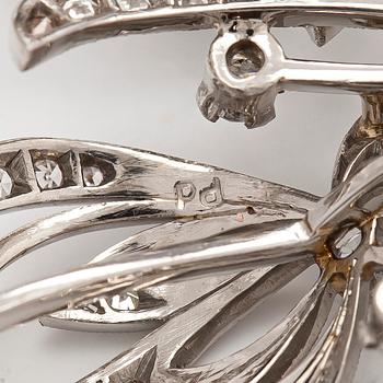 A. Tillander, Brosch, palladium med briljant- och åttkantslipade diamanter. Helsingfors.