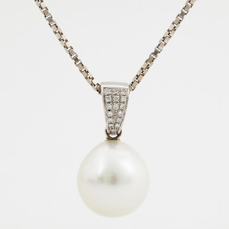 Pendant and earrings, cultured South sea pearls, small brilliant-cut diamonds, with white gold chain.