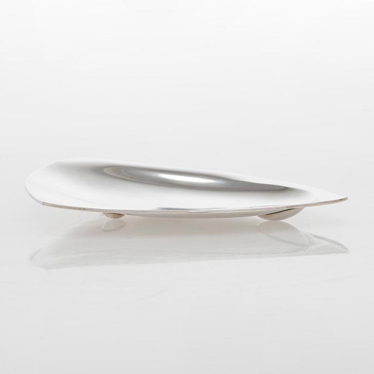 Tapio Wirkkala, A silver dish and letter knife, Kultakeskus Hämeenlinna 1960 and 1964.