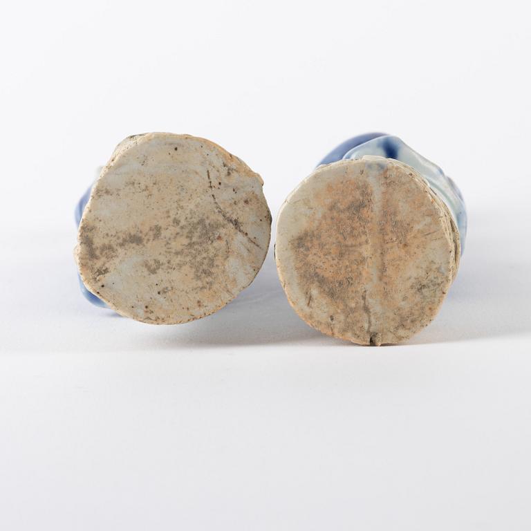 Figuriner, ett par, porslin. Kina, Qingdynastin, 1700-tal.