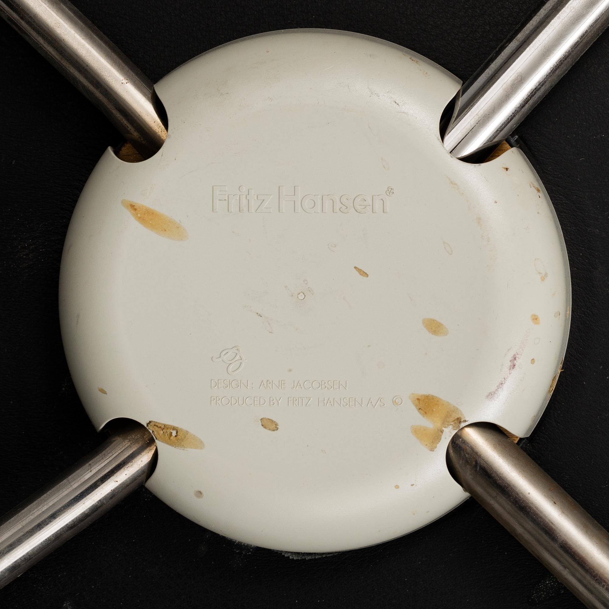 ARNE JACOBSEN, a set of 8 "Liljan/Måsen" armchairs for Fritz Hansen.