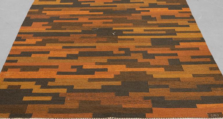Gull-Britt johansson, a carpet, flat weave, signed GBJ, ca 238 x 172 cm.