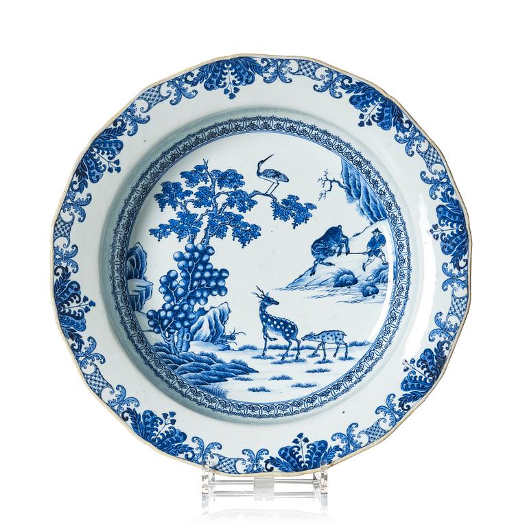 A large blue and white basin, Qing dynasty, early 18th Century.