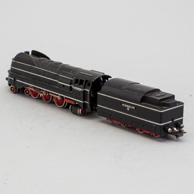 A Märklin streamlined locomotive SK800 3007 H0.