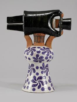 SKULPTUR, stengods. Lisa Larson, Gustavsberg, "Samhällsdebatten", i produktion 1969-74.