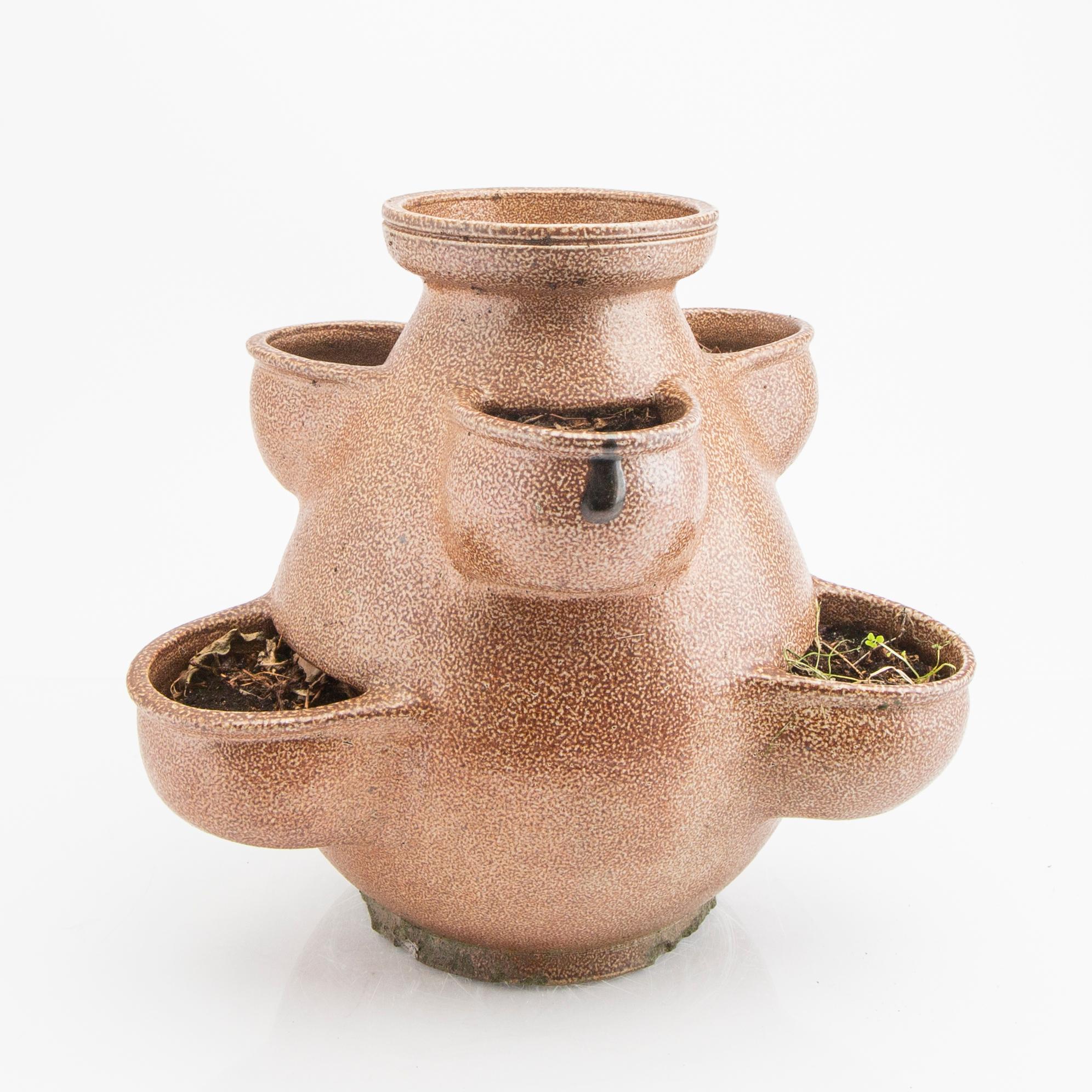 Flower pot Diverse Ting, Campos Filhos, Portugal.