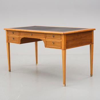 SKRIVBORD, gustaviansk stil. 1900-talets andra hälft.