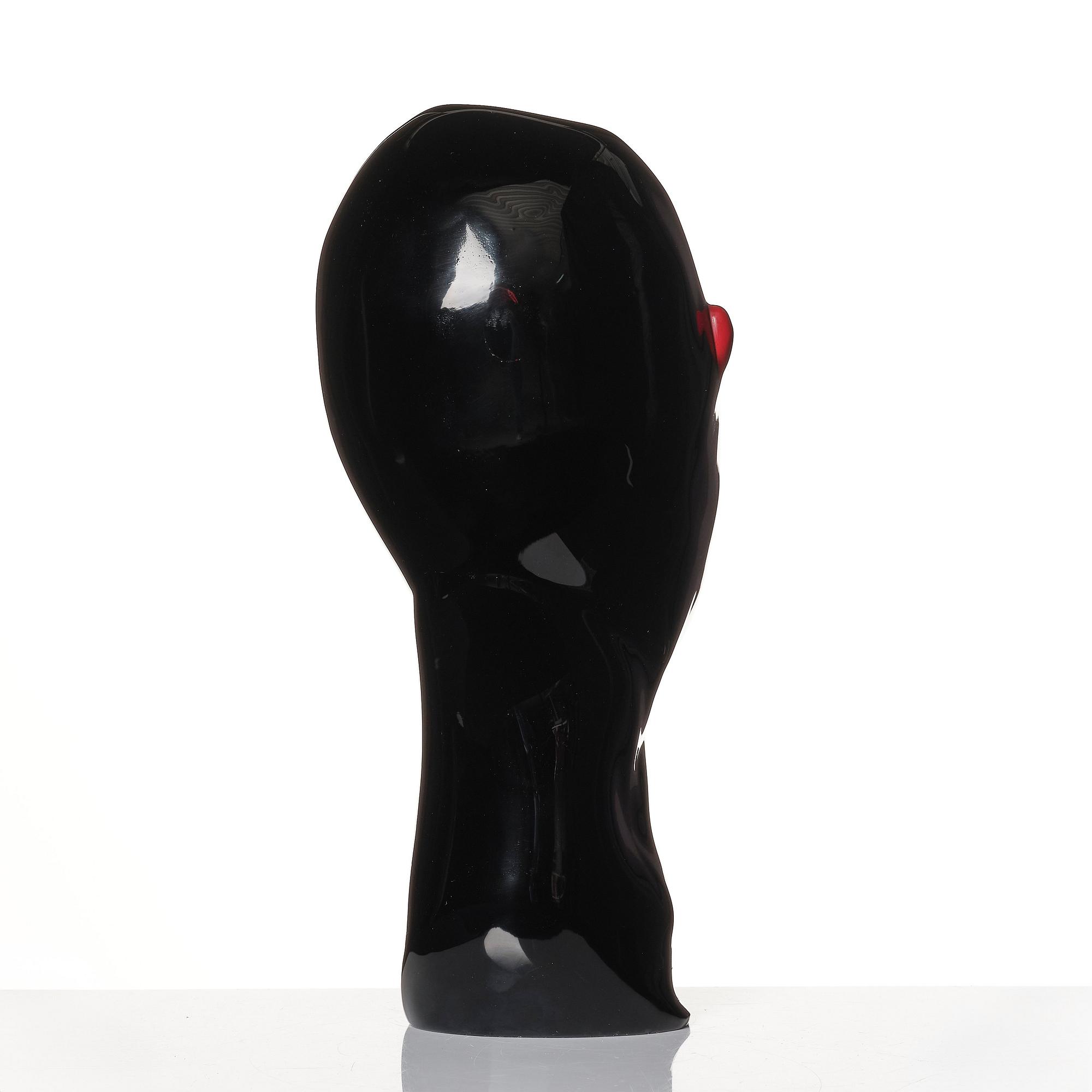Luigi Benzoni, a glass sculpture of a head, Berengo Studio, Italy 2006.