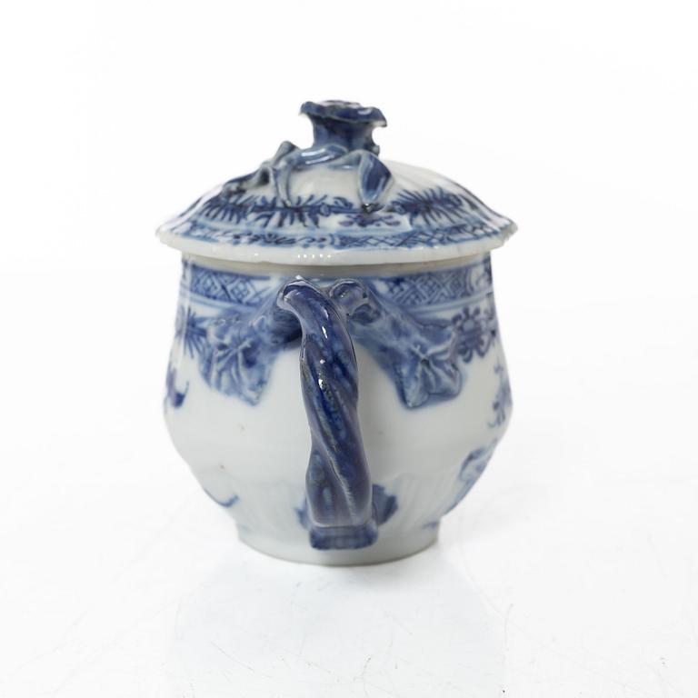 A group of eight Chinese blue and white porcelain custard cups with covers, Qing dynasty, Qianlong (1736-95).