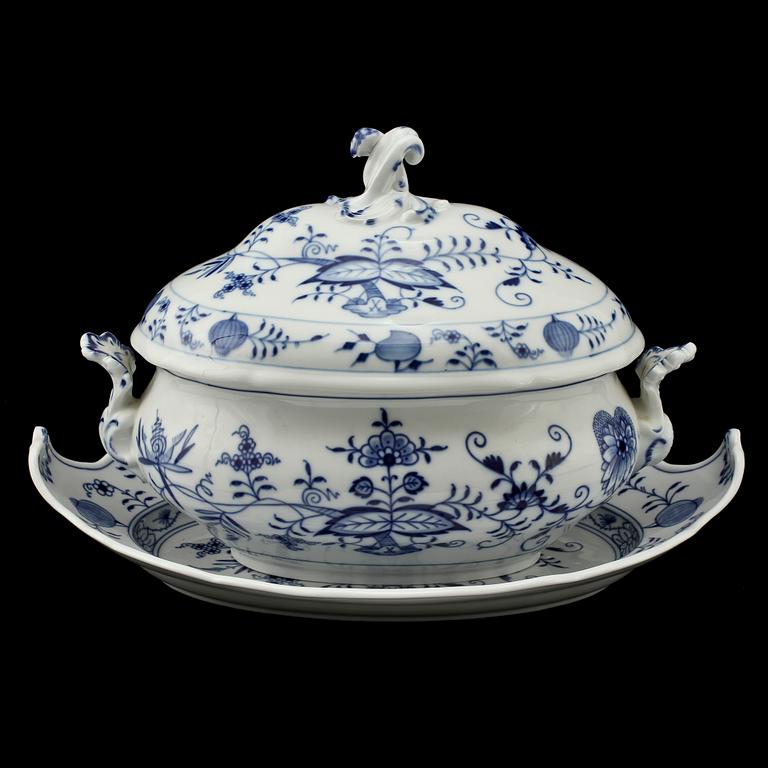 TERRIN SAMT UNDERFAT, porslin, Meissen, 1900-tal.
