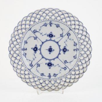 Servisdelar, 3 st, porslin, "Musselmalet", Royal Copenhagen, Danmark.