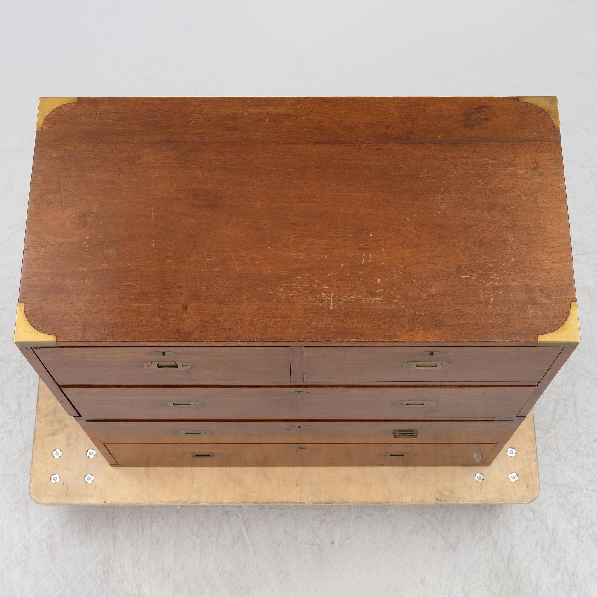 Chest of drawers, England, 19th century.