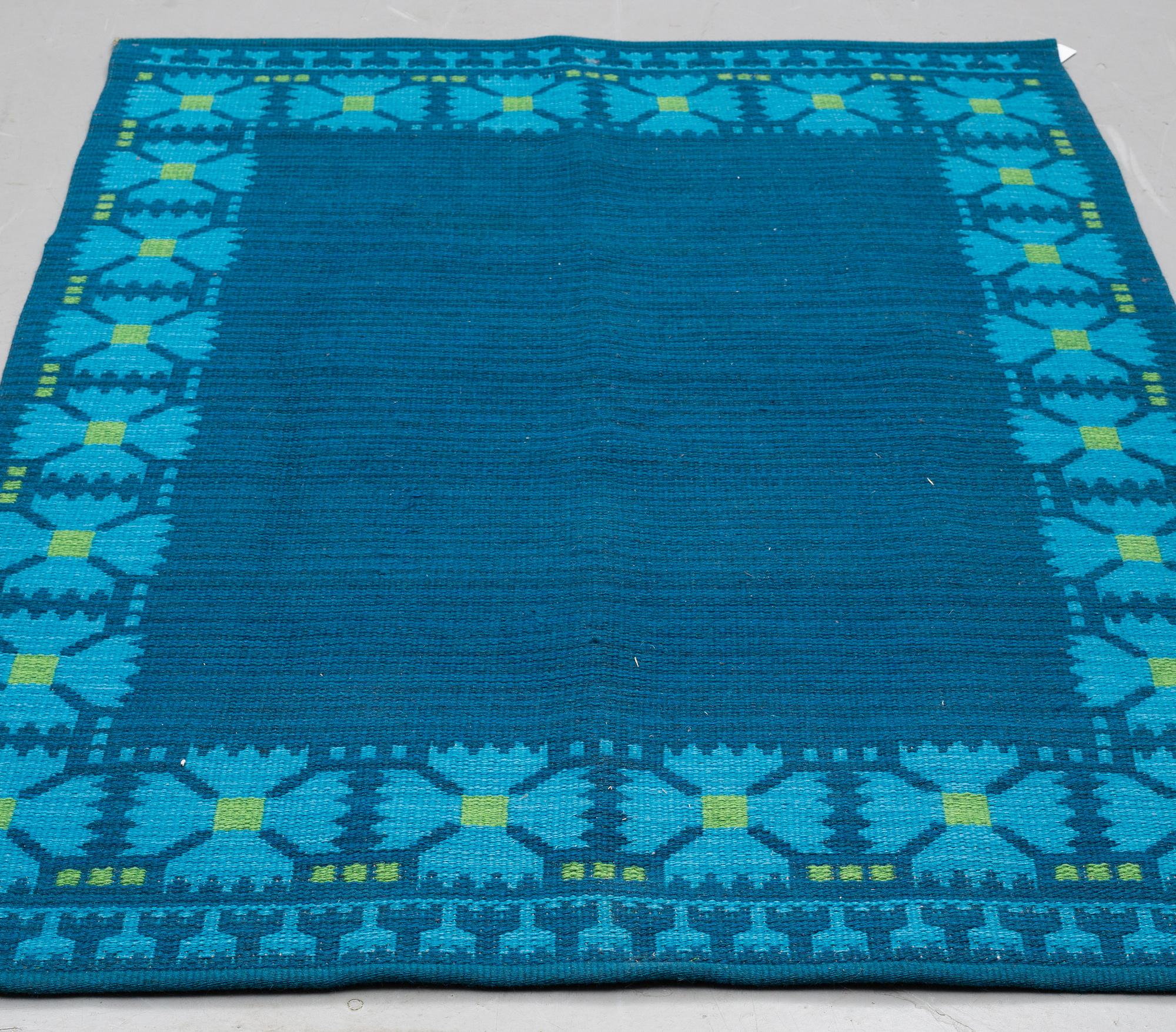 BERIT WOELFER, A CARPET, double-sided machine made, ca 198-200,5 x 132,5 cm, signed BW.