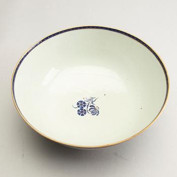 A set of two Chinese porcelain punch bowls around 1800.