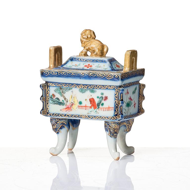 A set of three famille rose miniature objects to the scholars desk, Qing dynasty, 19th Century.