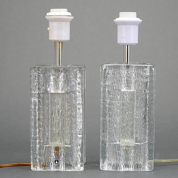 BORDSLAMPOR, 2 st snarlika, Pukeberg, 1900-talets andra hälft.