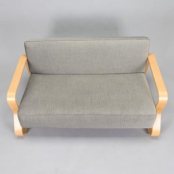 Alvar Aalto, soffa, modell 544 för Artek 2000-tal.