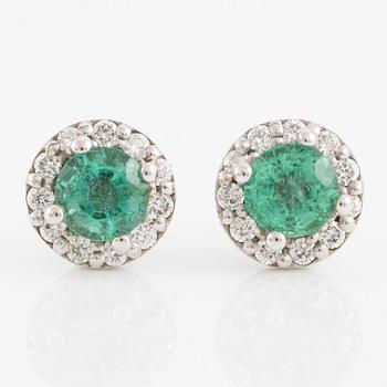 Earrings 14K white gold with emeralds and brilliant-cut diamonds.