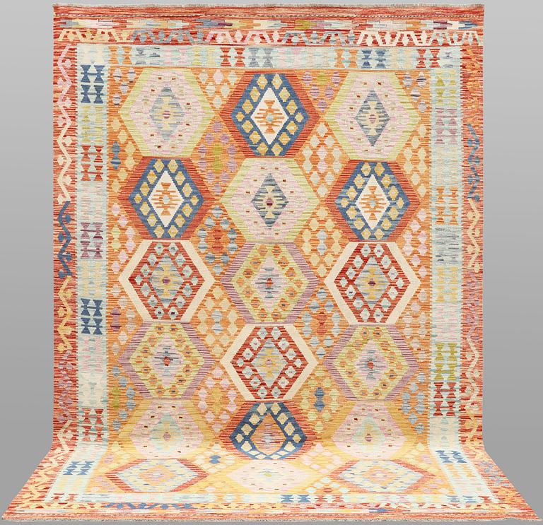 A Kelim carpet, 299 x 205 cm.