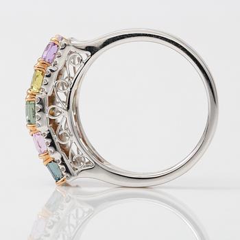 RING, flerfärgade safirer totalt ca 2,60 ct, diamanter totalt ca 0,10 ct.