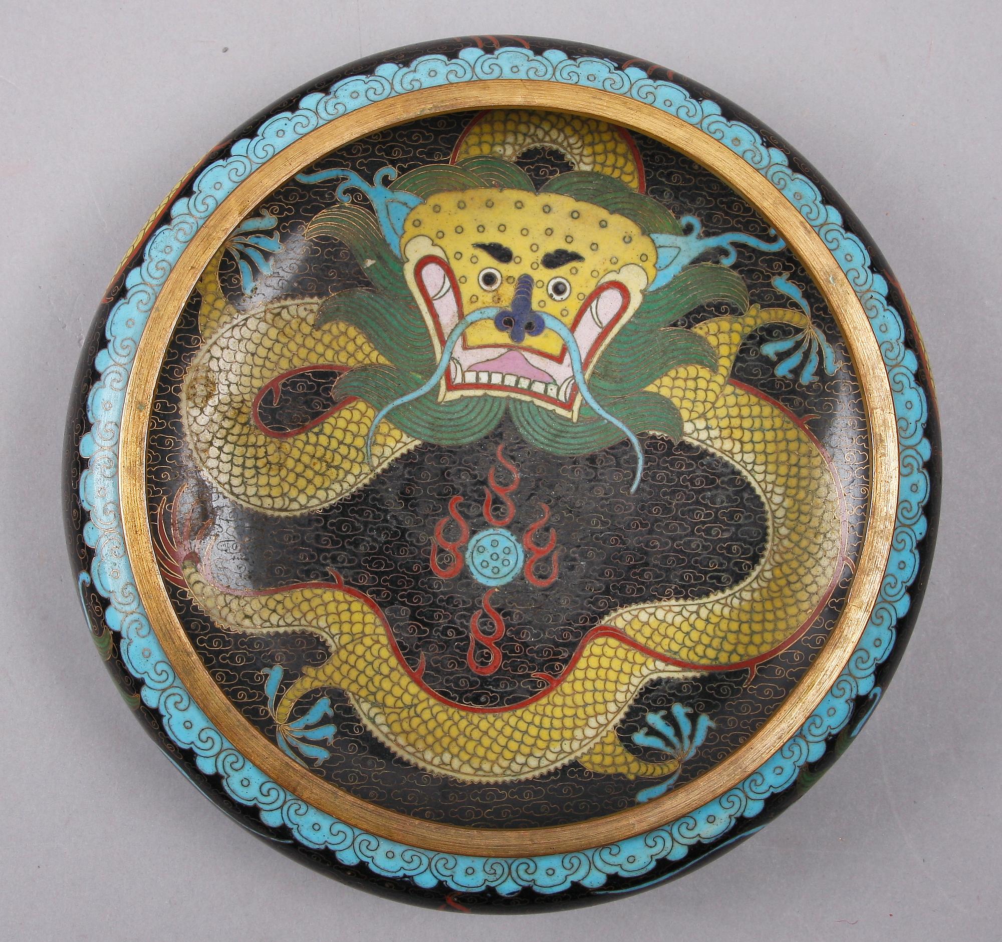 SKÅLAR, 2 st, lack o cloisonné. Kina. 1900-tal.