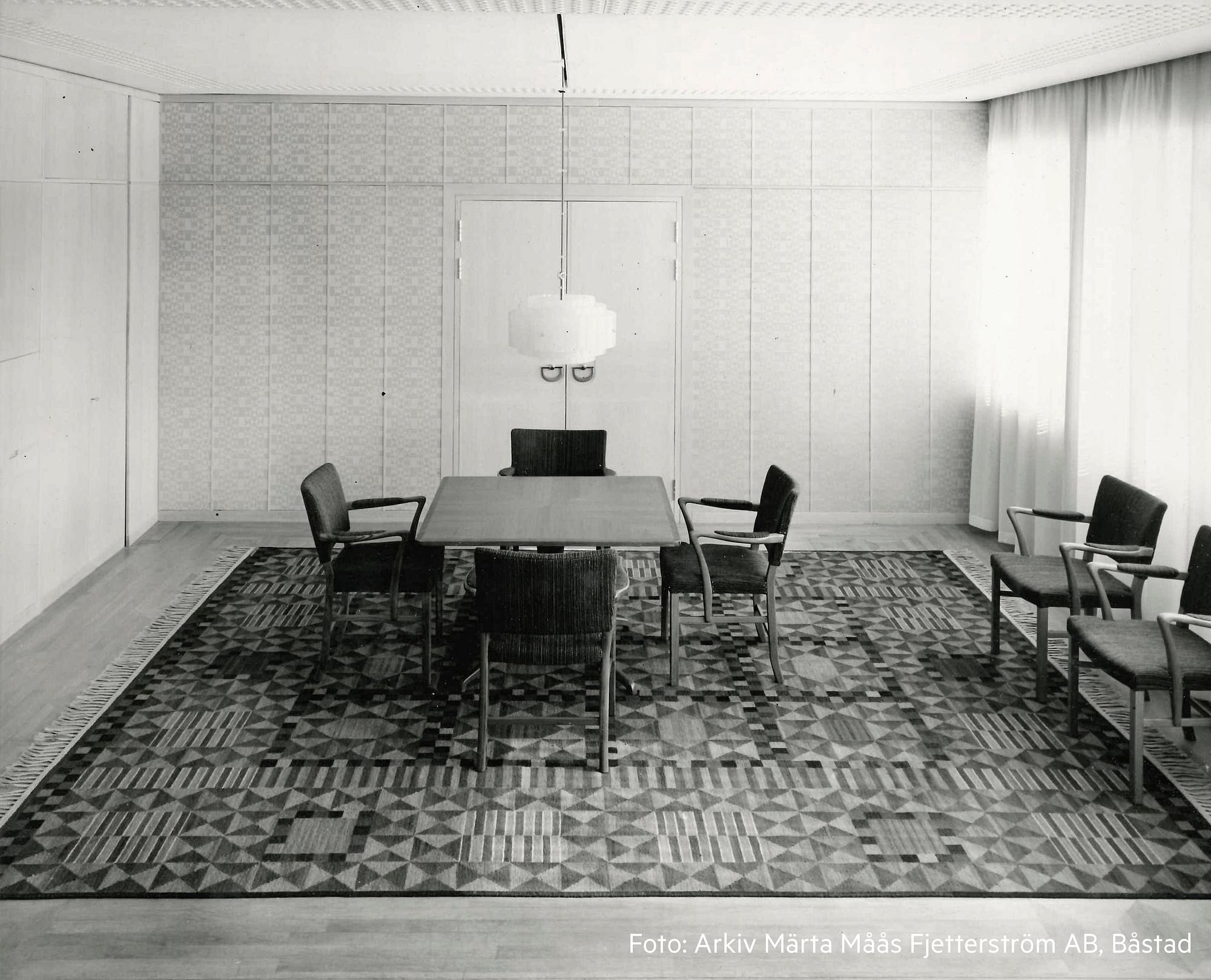 Marianne Richter, MATTA. "Rubirosa, brun". Gobelängteknik. 247 x 175,5 cm. Signerad AB MMF MR.