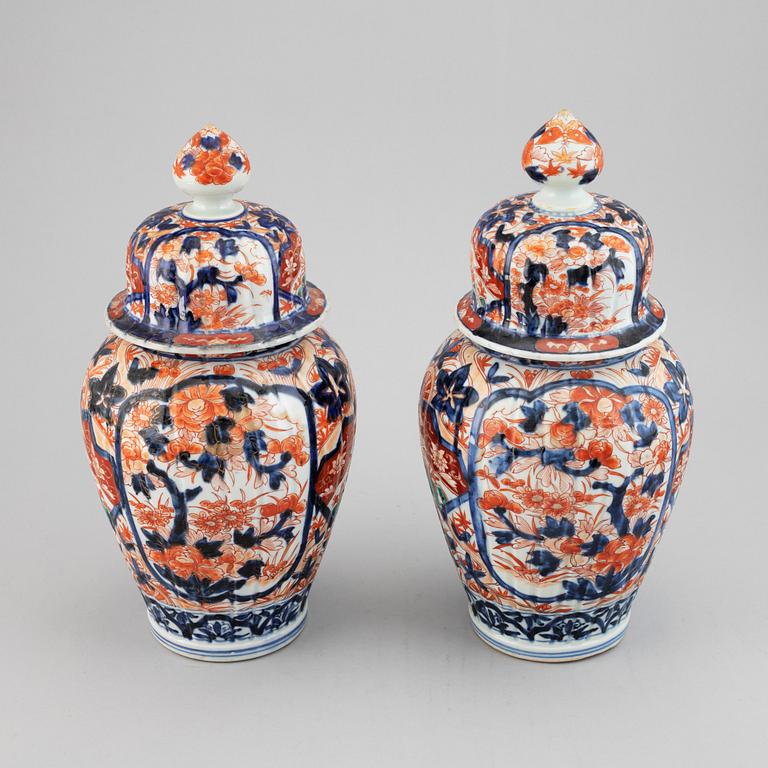 A pair of imari vases with covers, Japan, Meiji (1868-1912).