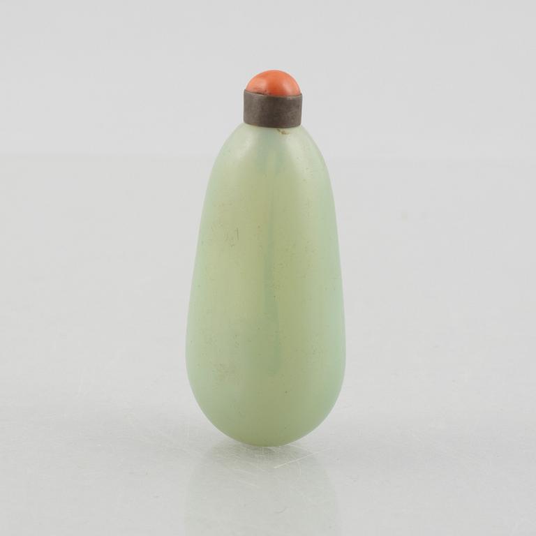 A group of three Chinese stone snuffbottles, 20th century.