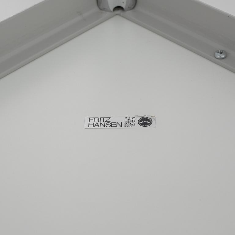 An Arne Jacobsen table for Fritz Hansen, Signed with label and dated 1985.