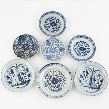 A group of seven blue and white porcelain dishes, Ming/Ming style, 17th and 19th century.