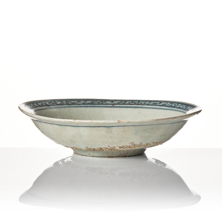 A blue and white Swatow dish, Ming dynasty (1368-1644).