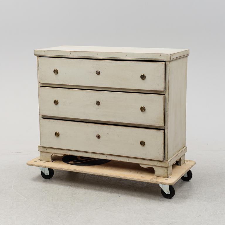 A painted chest of drawers, end of the 19th Century.