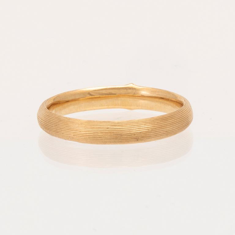An 18K gold ring "Nature I" by Ole Lynggaard.