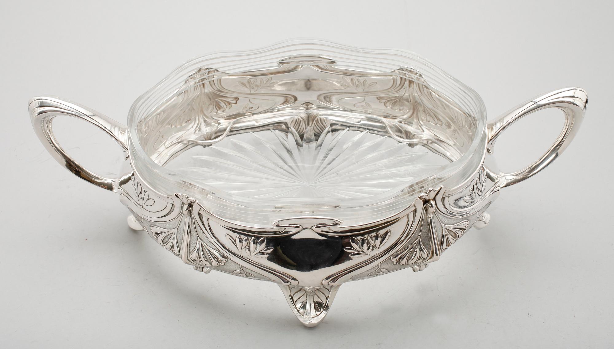 JARDINJÄR, silver, jugend, Tyskland, 1900-talets första hälft. Vikt ca 739 g.